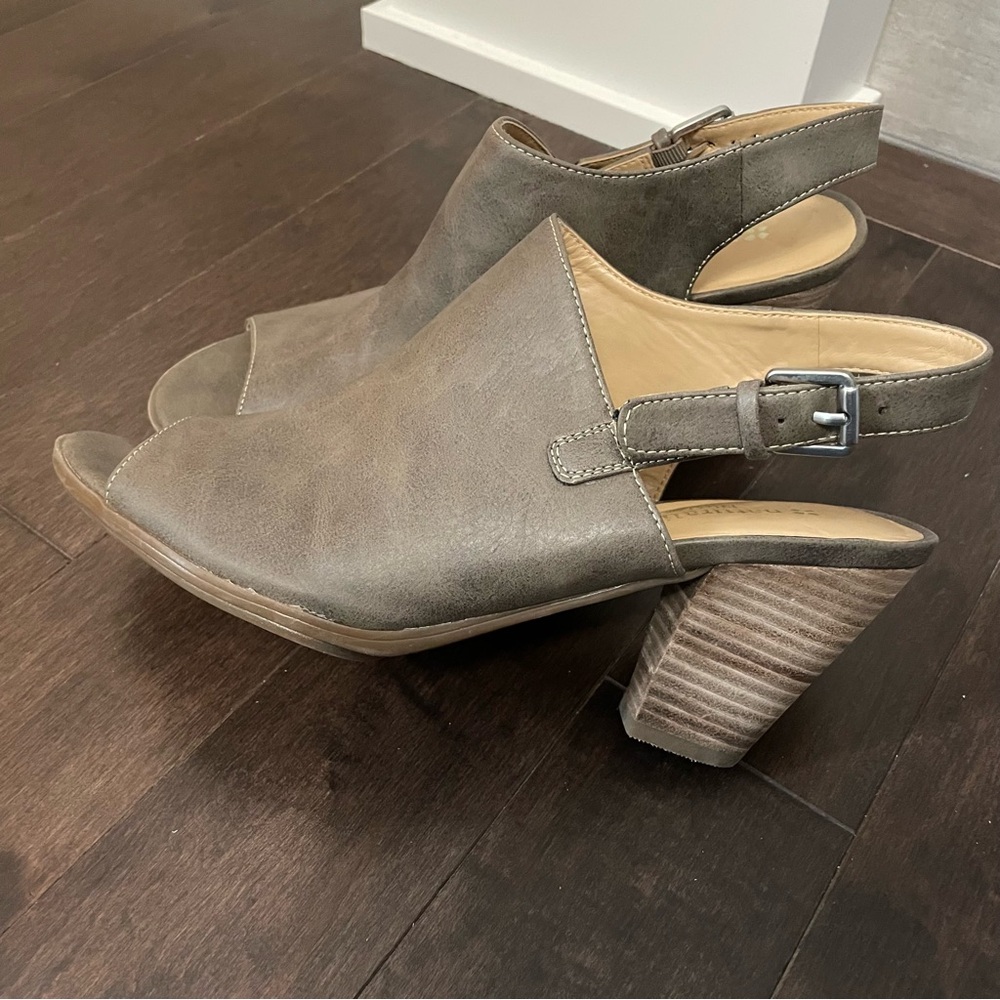 Naturalizer Takoda Dark Brown Peep-Toe Heeled Sandals Women’s Size 9